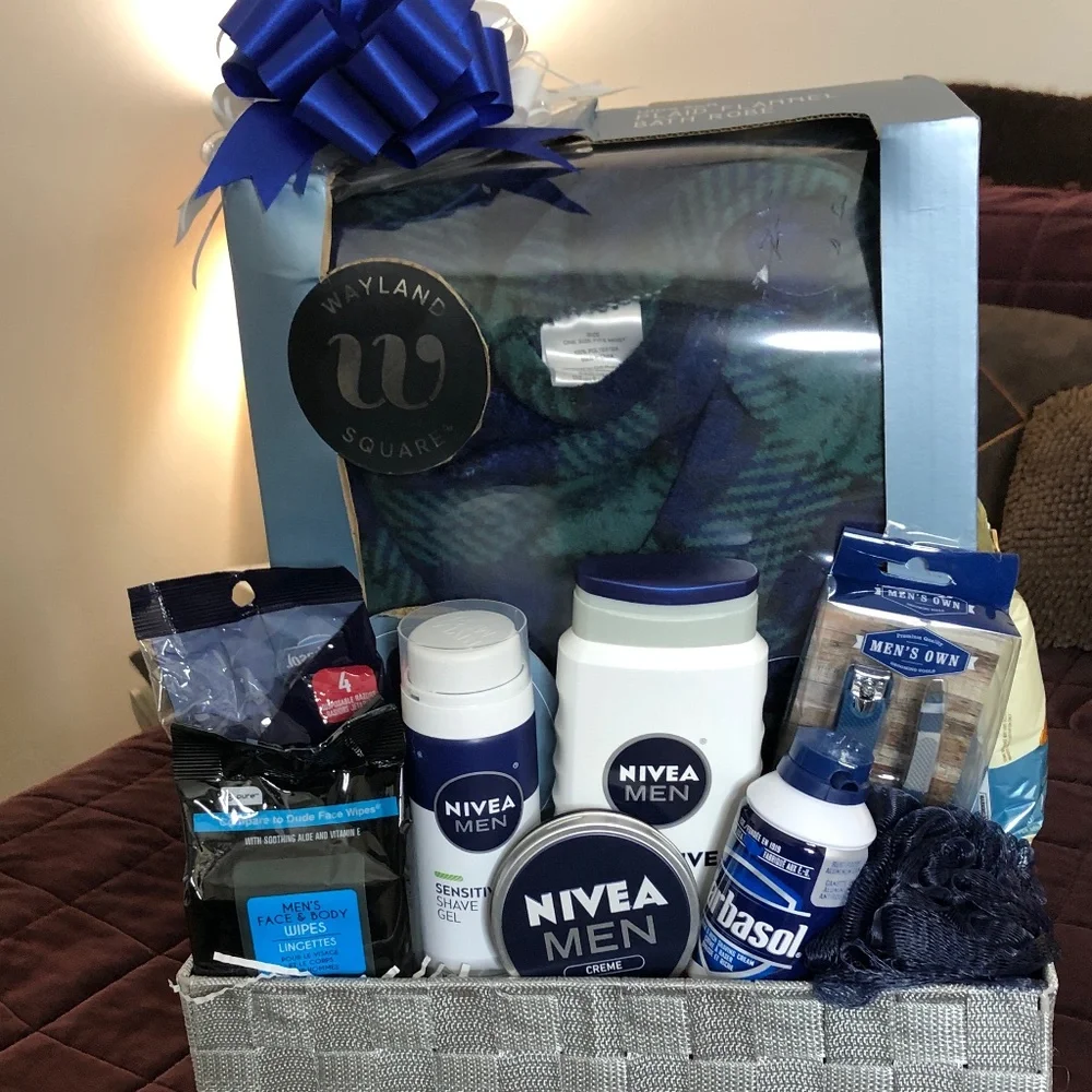 Men’s Ultra Soft Plaid Flannel Bath Robe w/NIVEA Body Wash, Loofah & Shave Gel